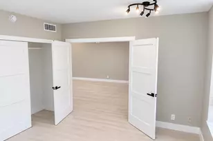3900 Oaks Clubhouse Dr, Pompano Beach, FL 33069 - Photo 19