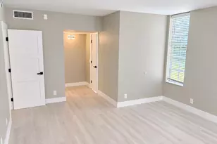 3900 Oaks Clubhouse Dr, Pompano Beach, FL 33069 - Photo 11