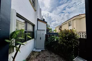 540 W Park Dr, Miami, FL 33172 - Photo 21