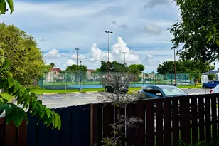 540 W Park Dr, Miami, FL 33172 - Photo 25