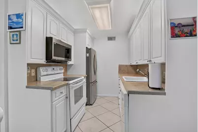 2025 Cornwall B, Boca Raton, FL 33434 - Photo 3