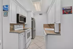 2025 Cornwall B, Boca Raton, FL 33434 - Photo 3