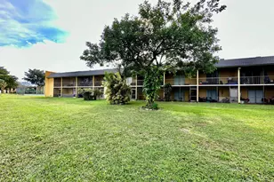1405 Meadows Cir W, Boynton Beach, FL 33436 - Photo 19