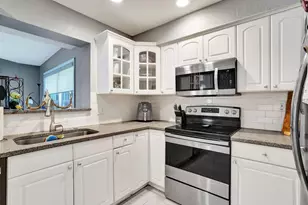 2359 Holly Ln, Palm Beach Gardens, FL 33410 - Photo 5