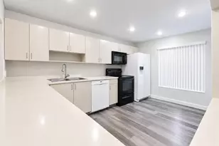 9240 NW 14th St, Pembroke Pines, FL 33024 - Photo 5