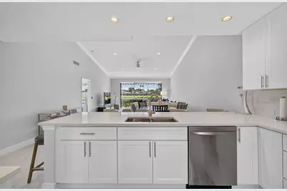 543 Prestwick Circle, Palm Beach Gardens, FL 33418 - Photo 23