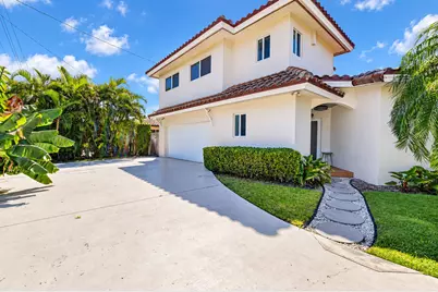 175 NE Olive Way, Boca Raton, FL 33432 - Photo 1