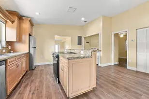6824 SW 5th St, Pembroke Pines, FL 33023 - Photo 5