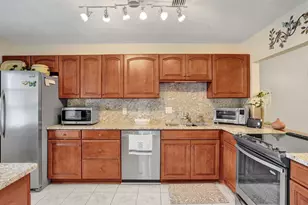 2886 Fernley Dr E, West Palm Beach, FL 33415 - Photo 9
