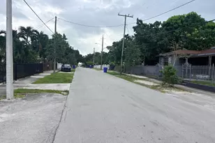 80 NE 68th St, Miami, FL 33138 - Photo 15