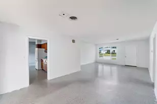 102 NW 12th St, Delray Beach, FL 33444 - Photo 9