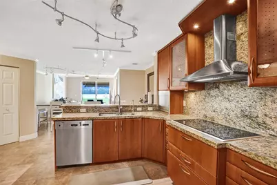 4059 Crystal Lake Drive, Deerfield Beach, FL 33064 - Photo 15