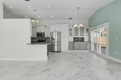7461 NW 167th Terrace, Hialeah, FL 33015 - Photo 9