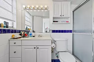 137 Golden Isles Dr, Hallandale Beach, FL 33009 - Photo 29