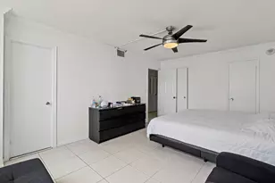 137 Golden Isles Dr, Hallandale Beach, FL 33009 - Photo 27