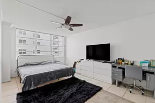 137 Golden Isles Dr, Hallandale Beach, FL 33009 - Photo 17