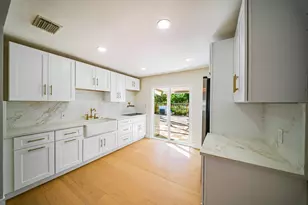 1020 Forest Ct, West Palm Beach, FL 33405 - Photo 17