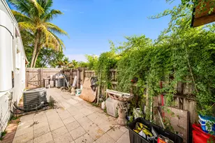 1020 Forest Ct, West Palm Beach, FL 33405 - Photo 9