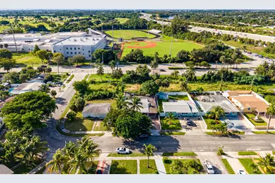 1020 Forest Court, West Palm Beach, FL 33405 - Photo 3