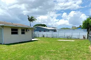 243 SW 4th St, Boca Raton, FL 33432 - Photo 17