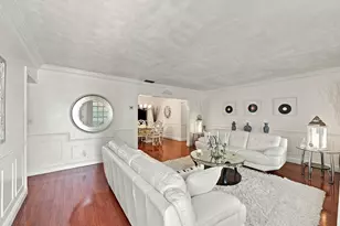 8670 NW 19th St, Pembroke Pines, FL 33024 - Photo 7