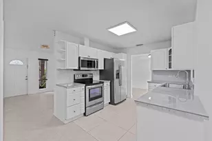 2315 NW 98th Ln, Coral Springs, FL 33065 - Photo 9