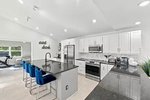 8928 Escondido Way E, Boca Raton, FL 33433 - Photo 13