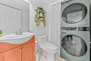 824 Springdale Cir, Palm Springs, FL 33461 - Photo 9