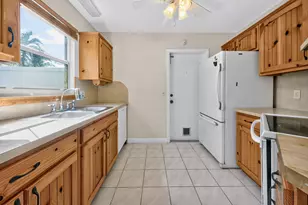 9 Cedar Cir, Boynton Beach, FL 33436 - Photo 11