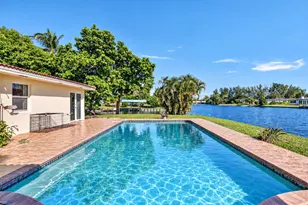7438 Pine Tree Ln, West Palm Beach, FL 33406 - Photo 15