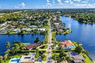 7438 Pine Tree Ln, West Palm Beach, FL 33406 - Photo 17
