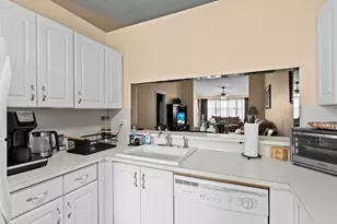 7593 Tahiti Ln, Greenacres, FL 33467 - Photo 9