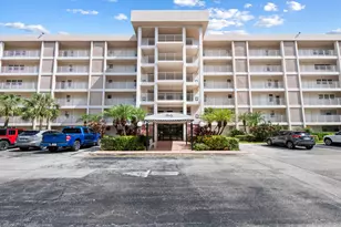 2851 S Palm Aire Dr, Pompano Beach, FL 33069 - Photo 17