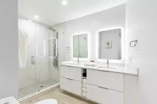 19421 NE 18th Ct, Miami, FL 33179 - Photo 15