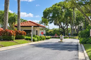 5706 Fox Hollow Dr, Boca Raton, FL 33486 - Photo 3