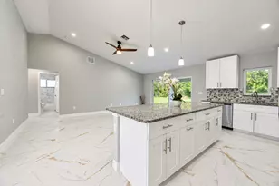 1749 SE Vesthaven Ct, Port Saint Lucie, FL 34952 - Photo 13