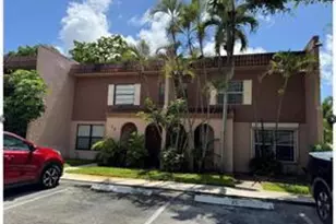 25 Laredo Pl, Davie, FL 33324 - Photo 1