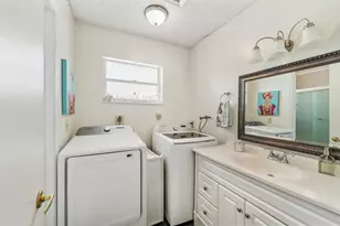 820 SW 12th Pl, Fort Lauderdale, FL 33315 - Photo 19