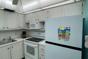 558 Durham T, Deerfield Beach, FL 33442 - Photo 5