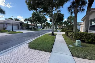 2310 Sapphire Cir, West Palm Beach, FL 33411 - Photo 3