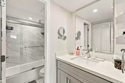 9420 Poinciana Place, Davie, FL 33324 - Photo 17