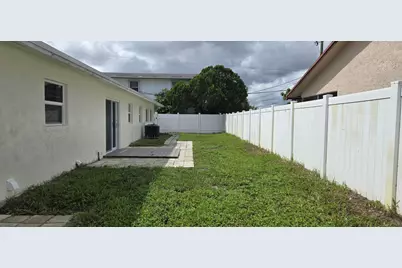 303 SW 33rd Terrace, Deerfield Beach, FL 33442 - Photo 11