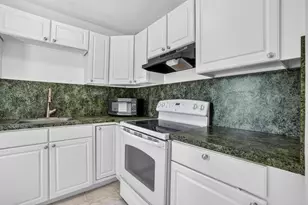 2555 NE 11th St, Fort Lauderdale, FL 33304 - Photo 5