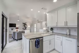 6 Lexington Ln E, Palm Beach Gardens, FL 33418 - Photo 13