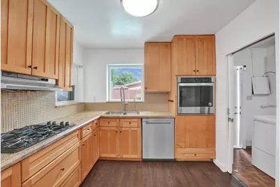 201 N 68th Way, Hollywood, FL 33024 - Photo 9