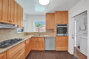 201 N 68th Way, Hollywood, FL 33024 - Photo 9