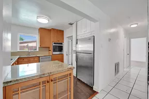 201 N 68th Way, Hollywood, FL 33024 - Photo 7