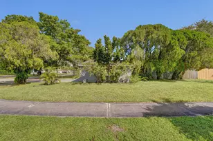 201 N 68th Way, Hollywood, FL 33024 - Photo 37