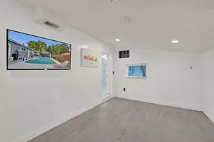 201 N 68th Way, Hollywood, FL 33024 - Photo 15