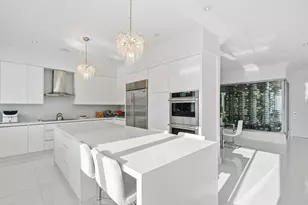 16430 NE 30th Ave, North Miami Beach, FL 33160 - Photo 9